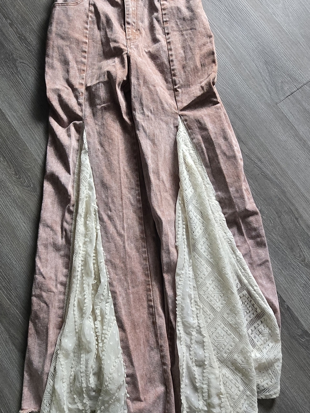 High Rise Boho Lace Inset Flare Jeans Women’s Large 32” Inseam Pink Acid Wash